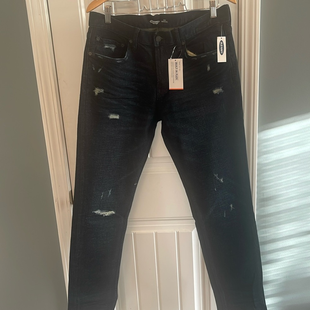 Men’s distressed jeans